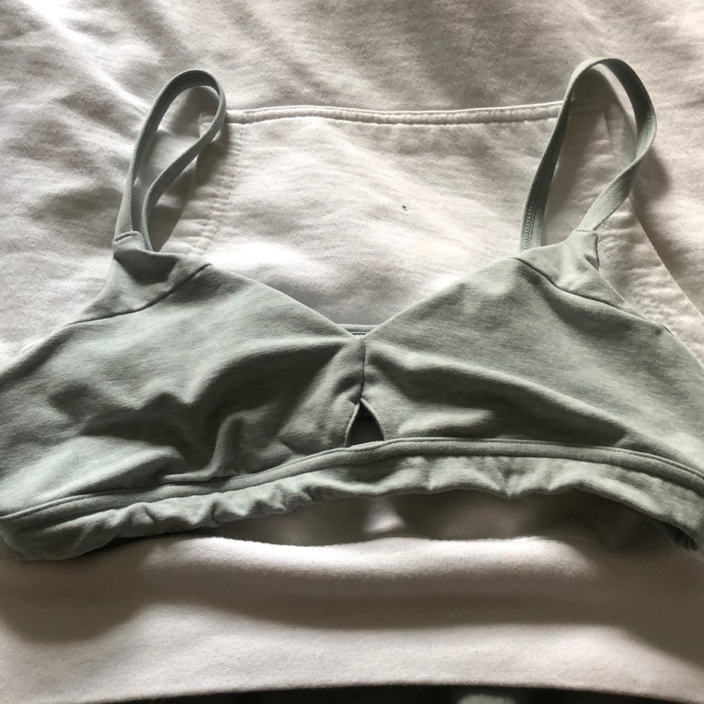 Alo yoga sports bra